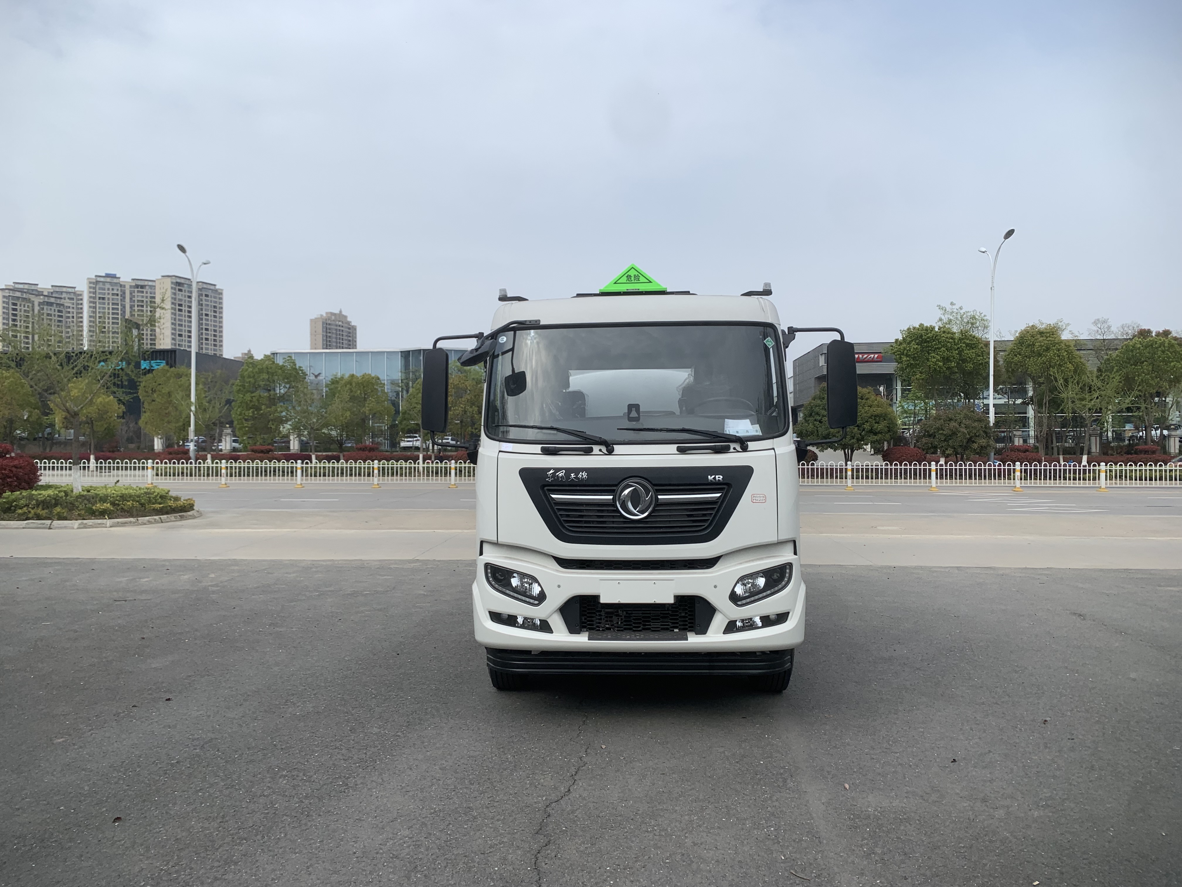 天錦CLQ5185GJY6D型加油車